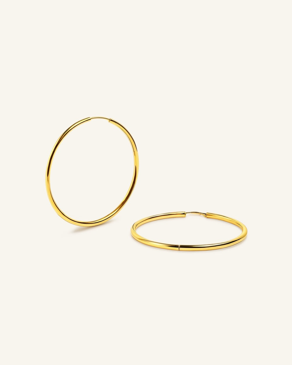 Sky Saturn Hoops — Vattentålig örhängen i guld | Alora Avenue